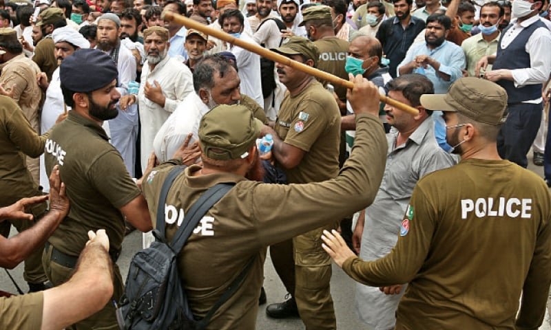 #پیف_اساتذہ_دھرنا_نواں_دن
پیف سکول کے اسا تذہ گزشتہ 9 دن سے لا ہور کی سڑکو ں پر احتجاج کر رہے ہیں حکومت اتنی بے حس ہو چکی ہے کہ ن لیگ کا منصو بہ کرار دے کر تعلیم دشمن ہو نے کا ثبوت دے رہی ہے۔
حکومت وقت سے التجا ہے اپنا نہیں تو بچو ں کے مستقبل کا خیا ل کرے۔
<a href="/ImranKhanPTI/">Imran Khan</a>