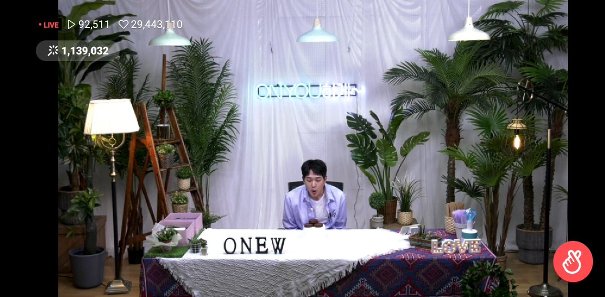 OnewTunisia's tweet photo. [#ONEW] On vlive https://t.co/N4qC6lxK8O
#SHINee #ONEW #이진기 #샤이니 #온유 #WelcomeBackOnew #ONEWisBack https://t.co/yik81nj9d6