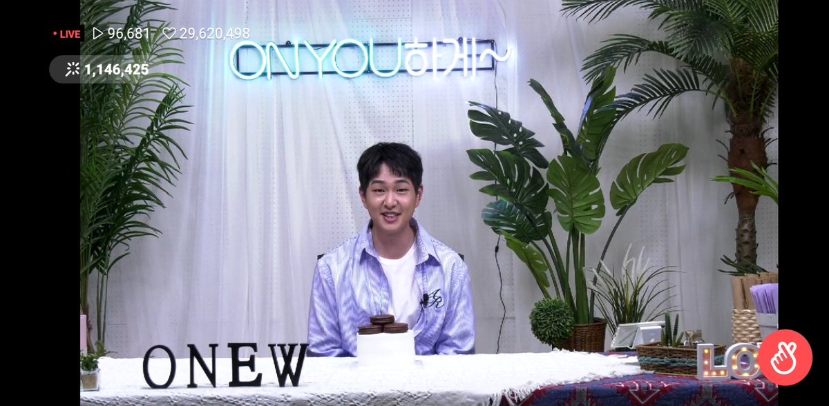 OnewTunisia's tweet photo. [#ONEW] On vlive https://t.co/N4qC6lxK8O
#SHINee #ONEW #이진기 #샤이니 #온유 #WelcomeBackOnew #ONEWisBack https://t.co/yik81nj9d6