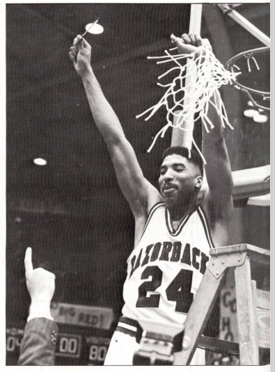 OUD RED GIANTS SPELER LENZIE HOWELL OVERLEDEN

Lenzie Howell afgelopen zaterdag op 52 jarige leeftijd is overleden.
Lenzie speelde in de seizoenen 1990 tot 1992 in Meppel bij Red Giants, toen Computerij Meppel en liet er een grote indruk achter.

#RIPLENZIE #BBAL