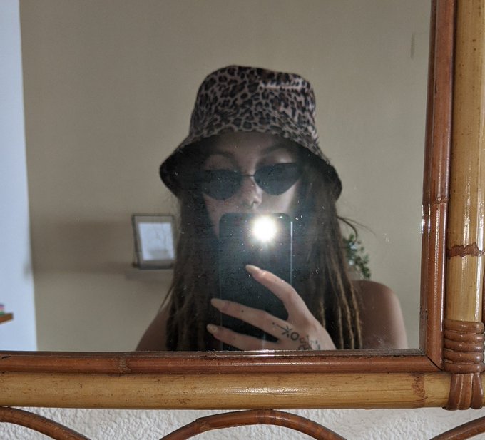 Morning 🖤 I'm starting to feel better thank u for ur blessings x https://t.co/WnsCkdMLGT