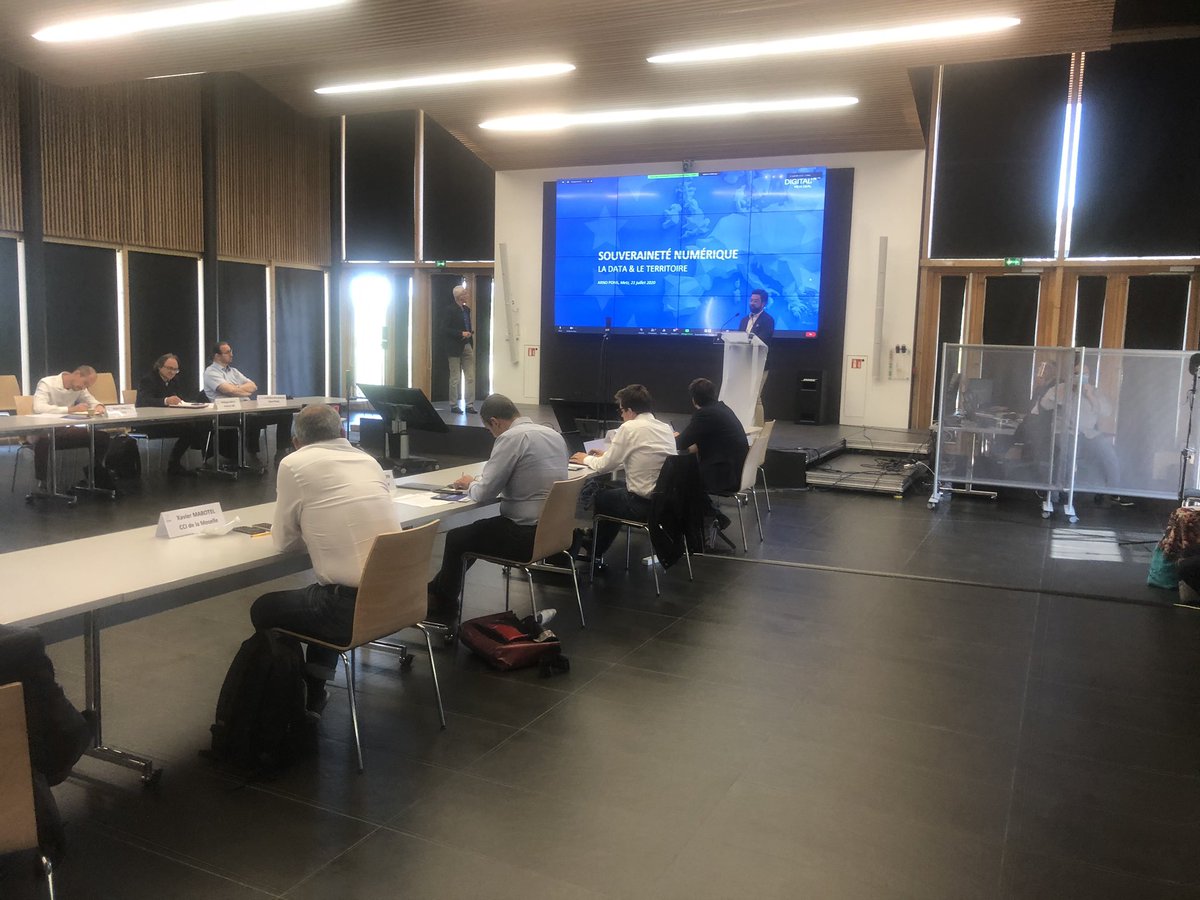 HGC2IME's tweet photo. Forte mobilisation sur les enjeux de la souveraineté numérique 🇫🇷 autour @Arno PONS, Délégué Général du Think Tank DIGITAL NEW DEAL FOUNDATION et de Didier AIT, fondateur @IAPraxis #Rebond industriel des Entreprises et des Territoires @AnneDeMetz @MetzMetropole  @KuhnIsabelle https://t.co/XGBW1ijuRh