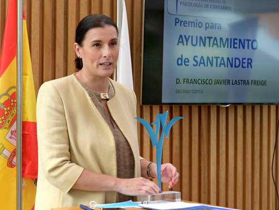 gemaigual's tweet photo. 👧🏻👦🏼 Un honor recoger el premio del Colegio de Psicología por el impulso al programa contra el #acosoescolar TEI, Tutorías entre Iguales. Cuando los niños se cuidan entre sí se reduce un 98% la violencia en las aulas
Felicidades también @caixabank con quien compartimos trabajo 👏🏻 https://t.co/4yJhn2C44a
