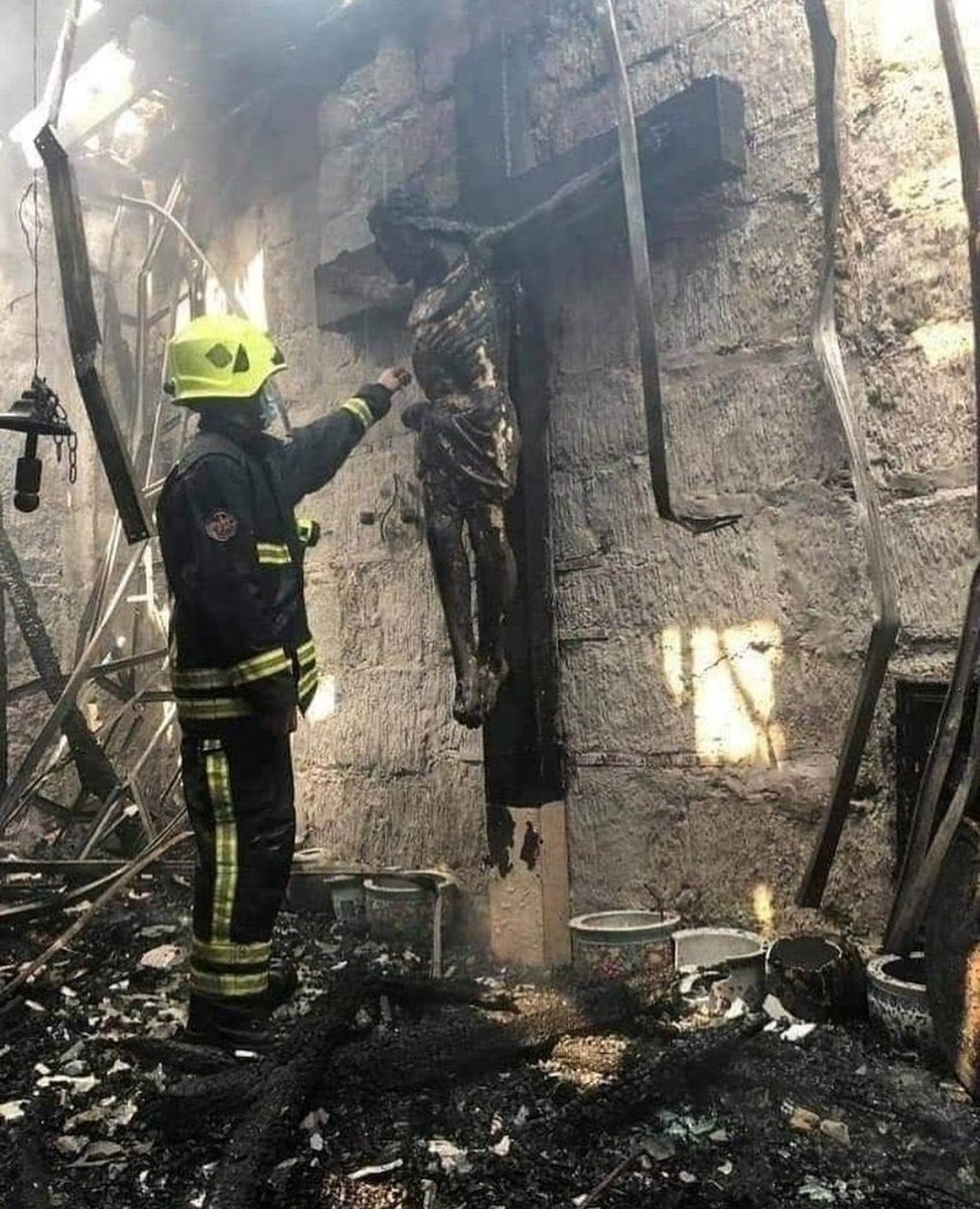 Собор в Нанте поджег беженец из Руанды 