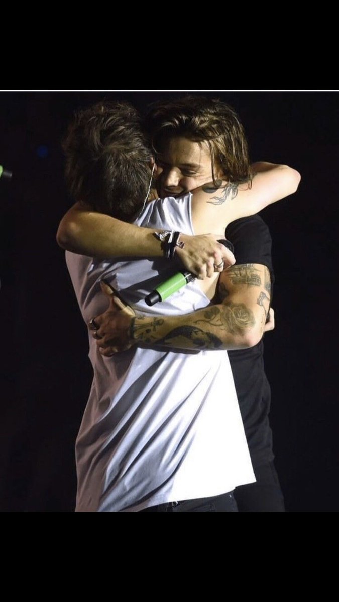 basmanajihi's tweet photo. #LarryFriendship, I don’t think this is just a friendship, but I think this is a relationship, you just have to look how Harry and Louis look at each other and you’ll understand it.
I love Larry Stylinson, and I hope one day they’ll be free. https://t.co/RgwCNTysRq