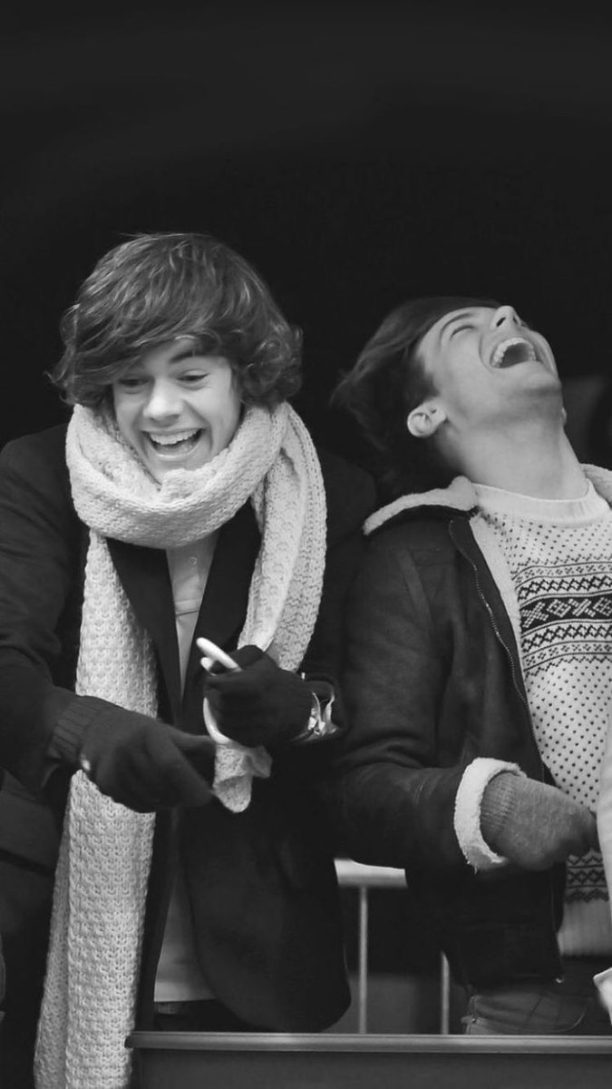 basmanajihi's tweet photo. #LarryFriendship, I don’t think this is just a friendship, but I think this is a relationship, you just have to look how Harry and Louis look at each other and you’ll understand it.
I love Larry Stylinson, and I hope one day they’ll be free. https://t.co/RgwCNTysRq