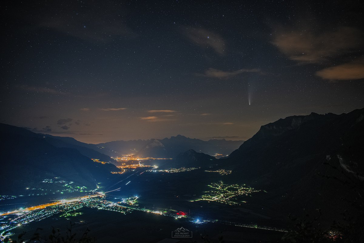 CTPJoe's tweet photo. Komet Neowise über dem Bündner Rheintal (Bündner Herrschaft) #NEOWISE #graubuenden #bündnerherrschaft
@Graubunden @srf_ostschweiz @MySwitzerland_d @suedostschweiz https://t.co/AzatGhLYeC