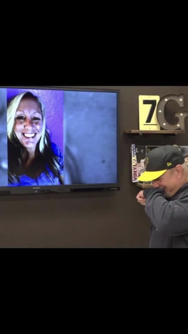 GBbeliever4life's tweet photo. So wait!
we get to go to a press conference where @garthbrooks has an announcement to make on 
Wednesday 
July 29?!????!!!! 😱
UM. OMG
(So sorry i was distracted by his smile!😁🥰😁🥰)
#STUDIOG 
#STUDIOTEASE
I’m sooo EXCITED!!!
@BryanMMoore @ThatSamOlson 
#ThisTexasGirlLovesG💗 https://t.co/KHNccxjdDD