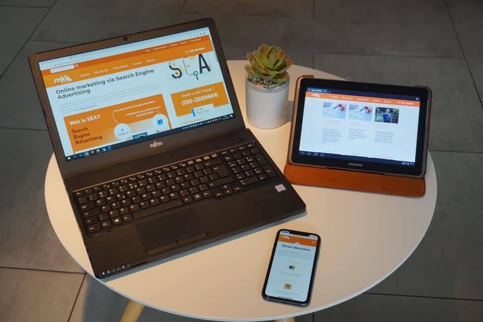 MKBClickService's tweet image. De online markt en de bijbehorende mogelijkheden om een groter publiek aan te spreken, blijft elke dag groeien. We hebben een aantal interessante feiten en cijfers verzameld die nog maar eens benadrukken hoe belangrijk online zichtbaarheid is. 

mkbclickservice.nl/blog/feiten-en…