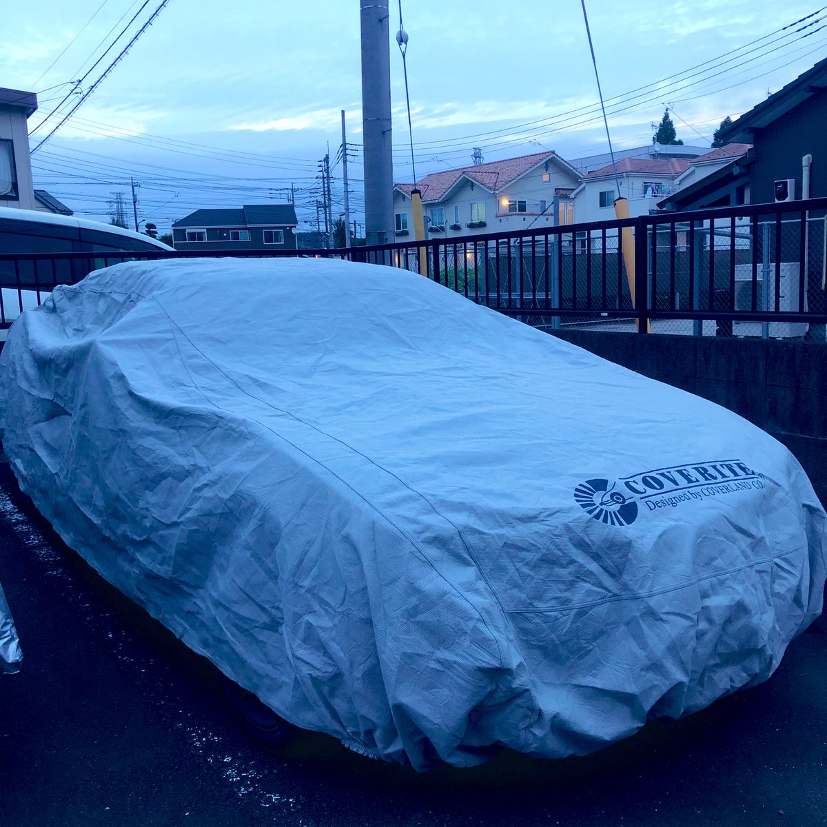 aquaforce2695's tweet photo. カバーが届いたのでとりあえずつけてみたけど、最初の印象はとにかくデカい…コツさえ掴めばスムーズに出来るらしいけど、夏はしんどいぞ😳
一応、形にはなったでしょうか。。。 https://t.co/qHUINAH7NX