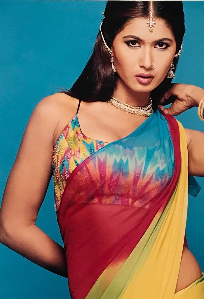diveyaa_dwivedi's tweet photo. Many have an image of me few get the picture βπ«
.
.
.
.
#instadaily #instaclassy #alwayshasmesmiling #nobadvibes #photoshoot #sareelover #movie #pictures #drama #story #bollywood #hotdamn https://t.co/3Qyuv0r7It