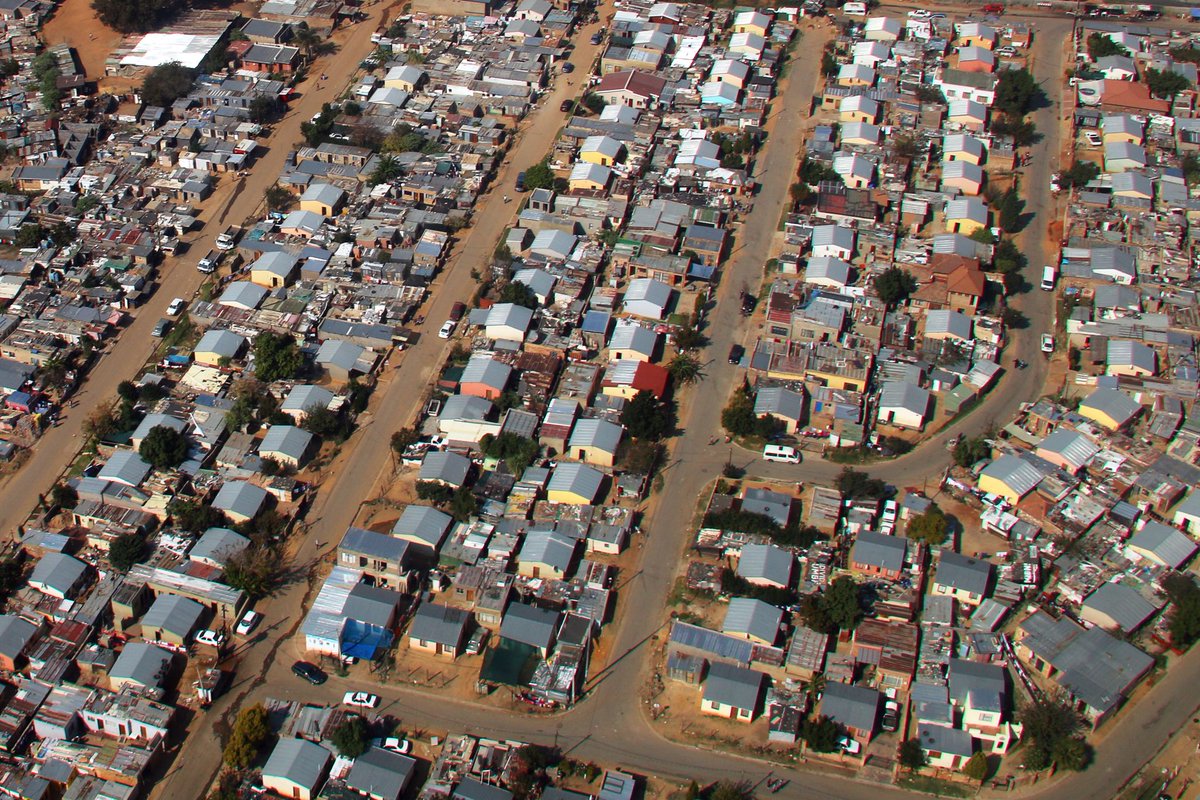 Location is key. “Many informal dwellers choose to live in substandard conditions to allow easier access to work." New #openaccess paper on government housing developments in South Africa by <a href="/christinafatti/">Christina Culwick Fatti</a> <a href="/GCR_Observatory/">GCRO</a> &amp; Zarina Patel
journals.sagepub.com/doi/full/10.11…
#Housing #Gauteng