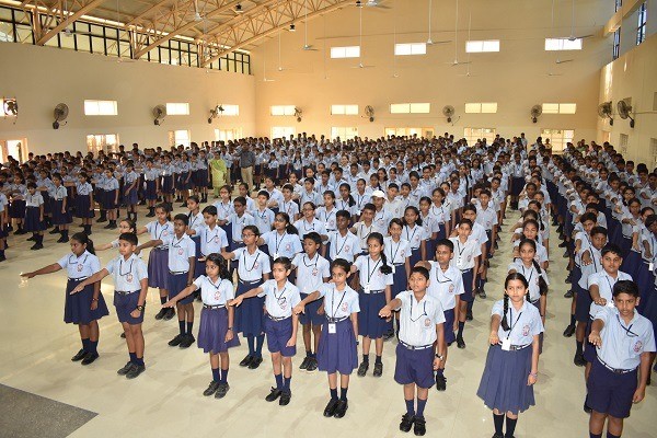 Did you know that 10+ Cr School children read the Preamble to the #IndianConstitution on #ConstitutionDay2019? Inviting all Law Schools to join the #CitizensDutiesAwarenessProgramme & raise awareness on #OurConstitution & #OurDuties. Visit doj.gov.in to participate.