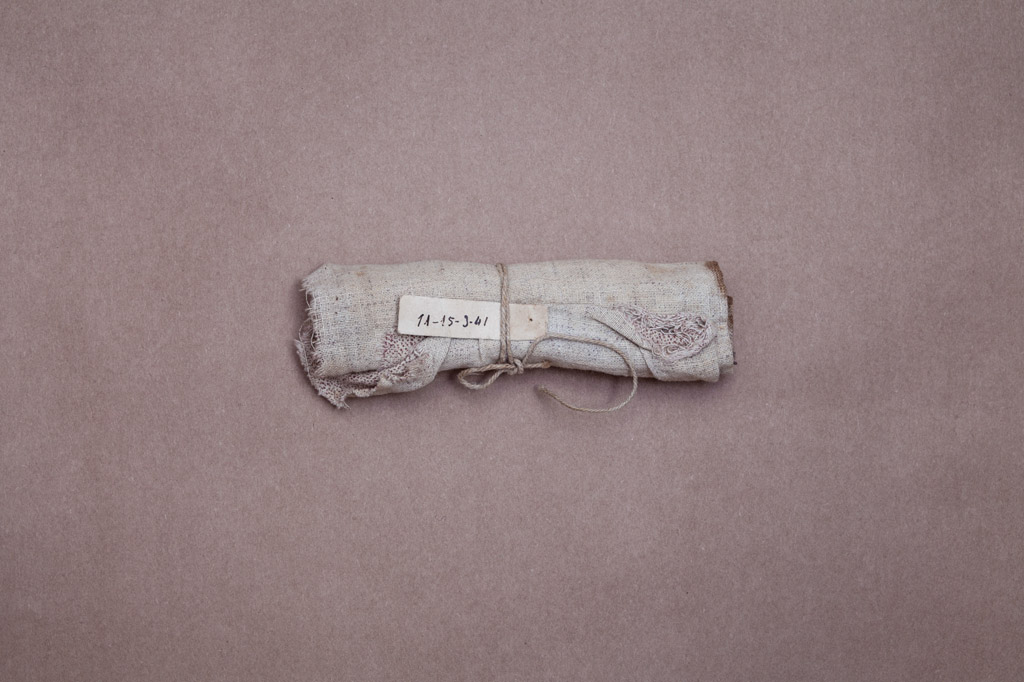 #SecciónÁureaR3 Un acto de amor, de <a href="/PabloChacon_/">Pablo Chacón</a> . La historia del enterrador de Paterna, Leoncio Badía, a través de los objetos que guardó de los fusilados y que por primera vez se fotografían. Minuto 10. rtve.es/alacarta/audio…