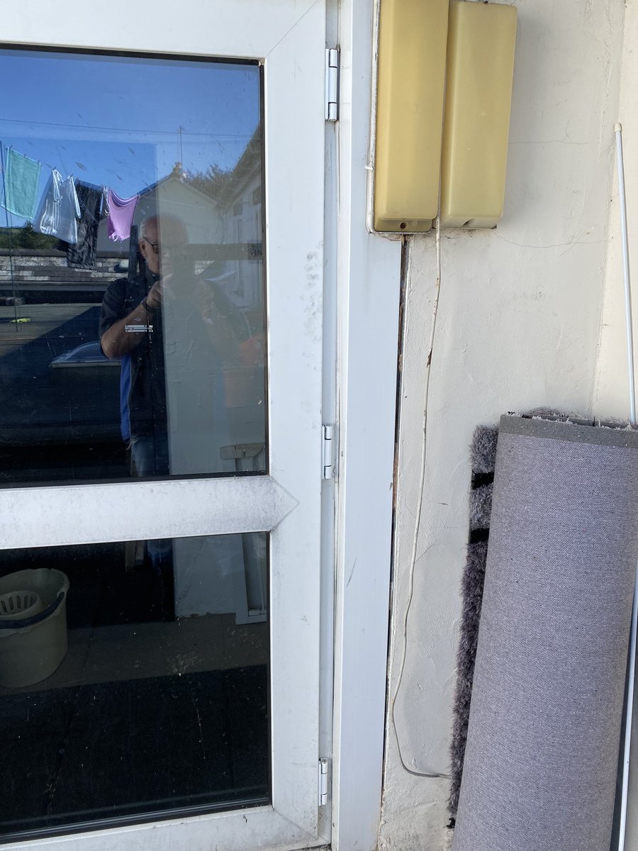KeySurgery's tweet image. Client rings this morning panicking, David our door has fallen off, can you help. Removed broken hinges and replaced with new. Job sorted and they can now close and lock their door.