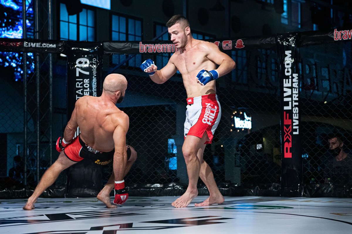 bravemmaf's tweet photo. An iconic moment captured in three images...

#BRAVECF35🇷🇴

📸@bravemmaf https://t.co/IySOBfAjBA