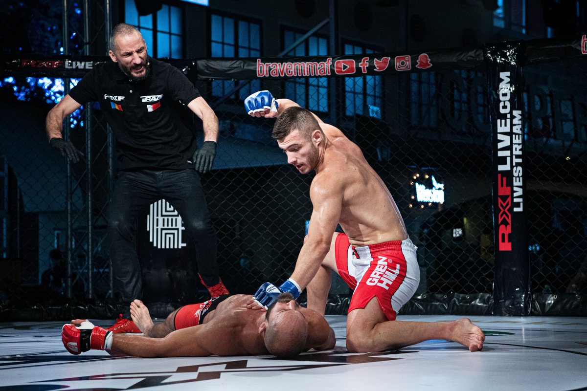bravemmaf's tweet photo. An iconic moment captured in three images...

#BRAVECF35🇷🇴

📸@bravemmaf https://t.co/IySOBfAjBA
