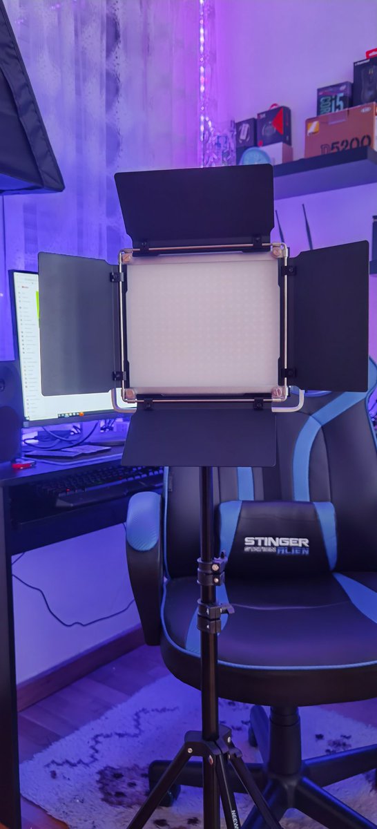 cosasdeandrod's tweet photo. Completando nuestro setup con este RGB660 de la marca NEEWER .
Pronto lo mostraremos en el canal
@neewerofficial #NEEWERRGB660
#Foto #fotografia #photography #photooftheday #setup #cosasdeandroid #androidadictos #youtube https://t.co/tCLOJv0vEL
