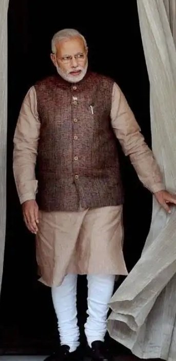 Akmal99108506's tweet photo. #Nonsense_Modi
Really he is a model.
He can act in every drama.
Now drama is almost broken.
I think now the best thing is back to tea stall and wear old dramatic dress. https://t.co/zpVAFnEhGJ