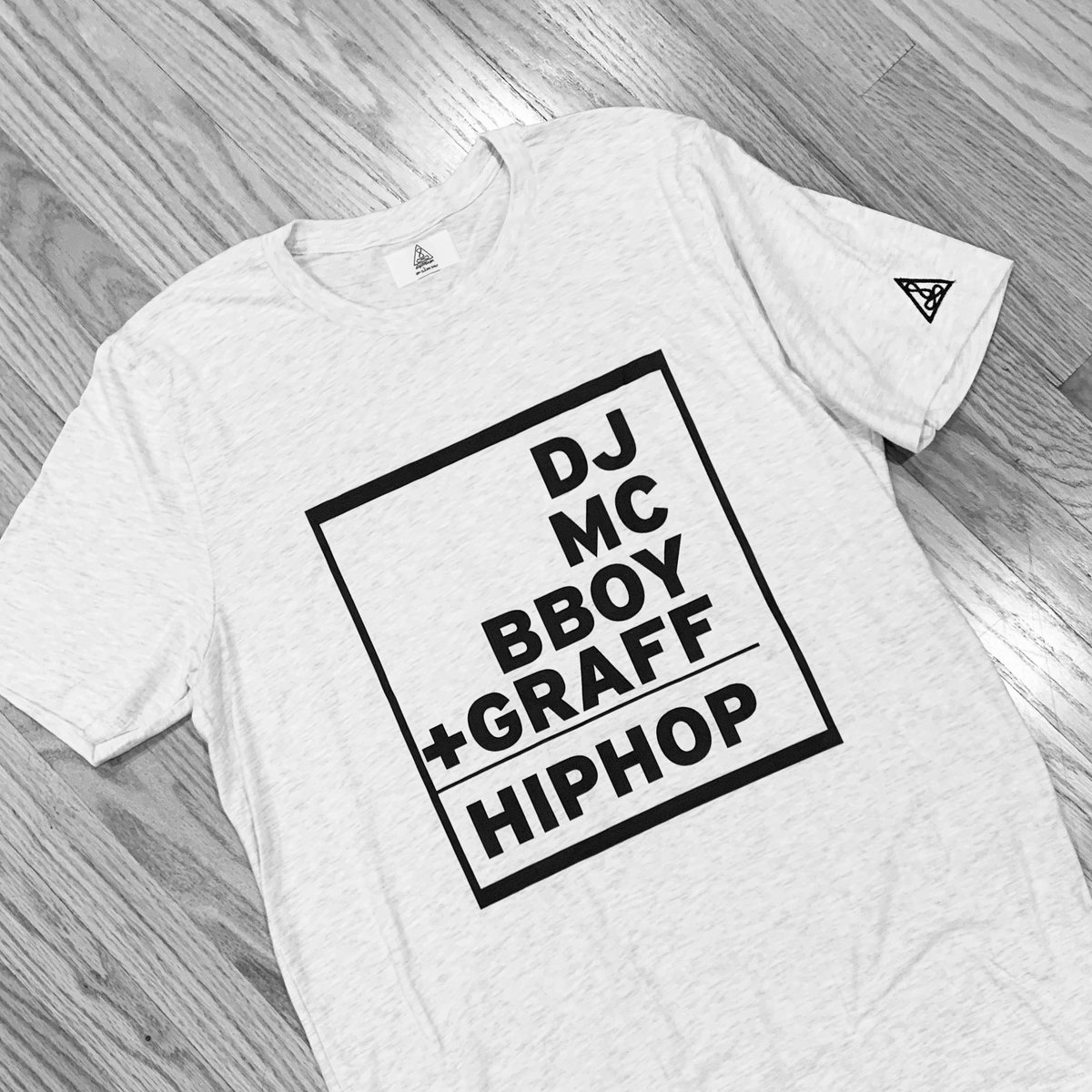 LifeMajorCo's tweet photo. Elements Of HipHop T 
Available at https://t.co/NuBLklgT5F 
Or DM for price and info 
. . . . . . . .
#grey #itstartedwiththedj #mc #graff #hiphop #fortheculture #NYC 🎤🎧 #LifeMajor 🔺 https://t.co/Pz6pp5PDba