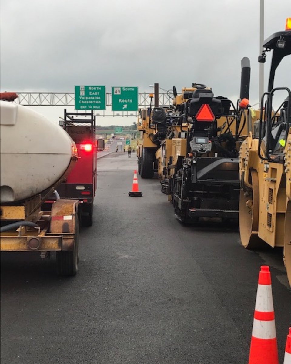 rieth_riley's tweet photo. This paving crew means business! East Bound US HWY 30 in Valparaiso, IN.
#garyteam #asphaltpaving #valparaiso #indiana #professionals https://t.co/BzTKarvq9I