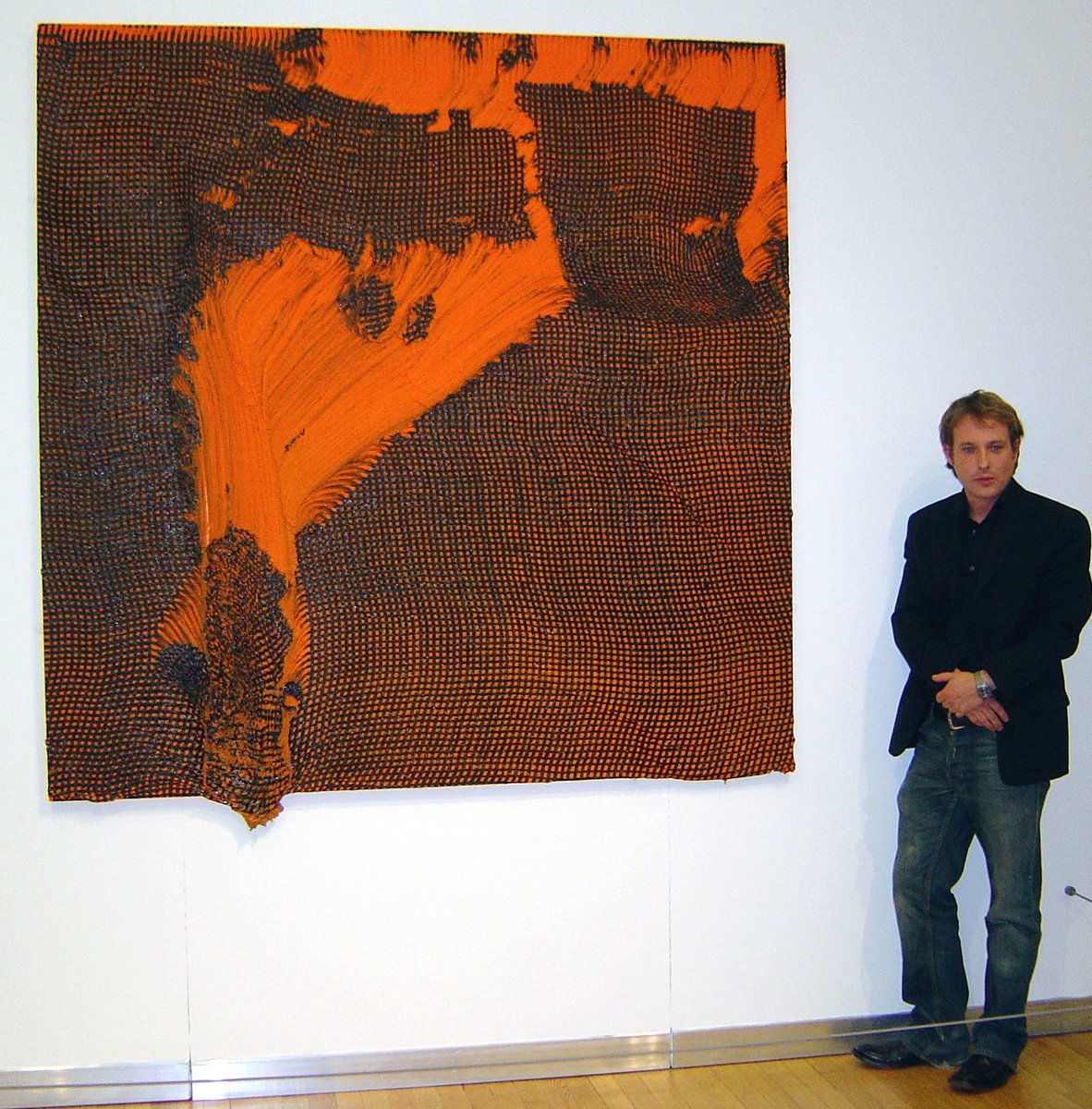 JMPaintingPrize's tweet photo. 1/2 In 2004, #JohnMoores23 was won by #AlexisHarding with his painting 'Slump/ Fear (orange/black)'. Its creation saw Harding pour oil paint onto primed MDF board. Still wet, quick-drying gloss paint was poured over it through a perforated guttering, making the ‘grid’. https://t.co/5YUvdCanKJ