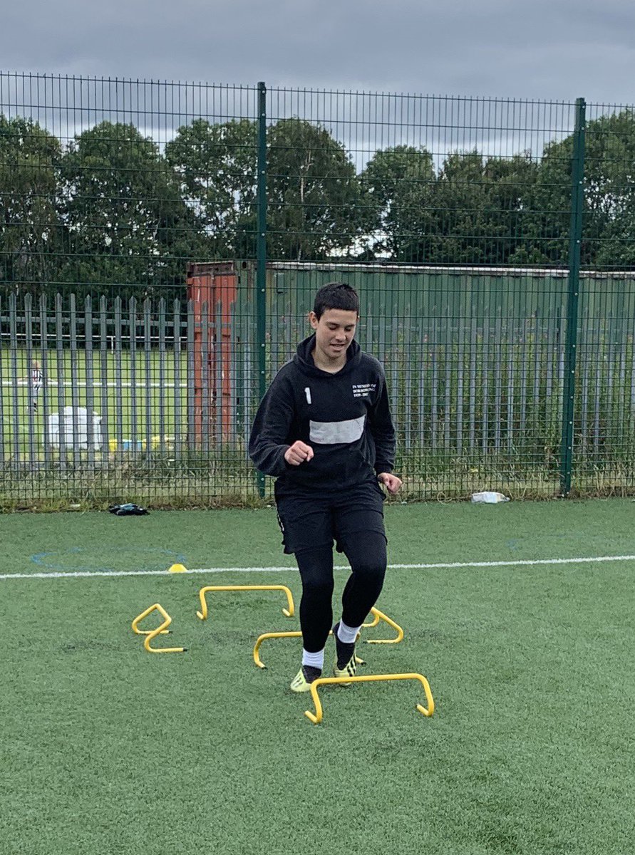 OneGloveAcadNE's tweet photo. Last week was the 1st week back for our college lads. We worked on speed, agility and co-ordination as well handing, footwork and diving.   Fantastic start for the lads @TheOneGloveCo #preseason #footwork #agility #leadwiththehands https://t.co/IlsUgI5oFl