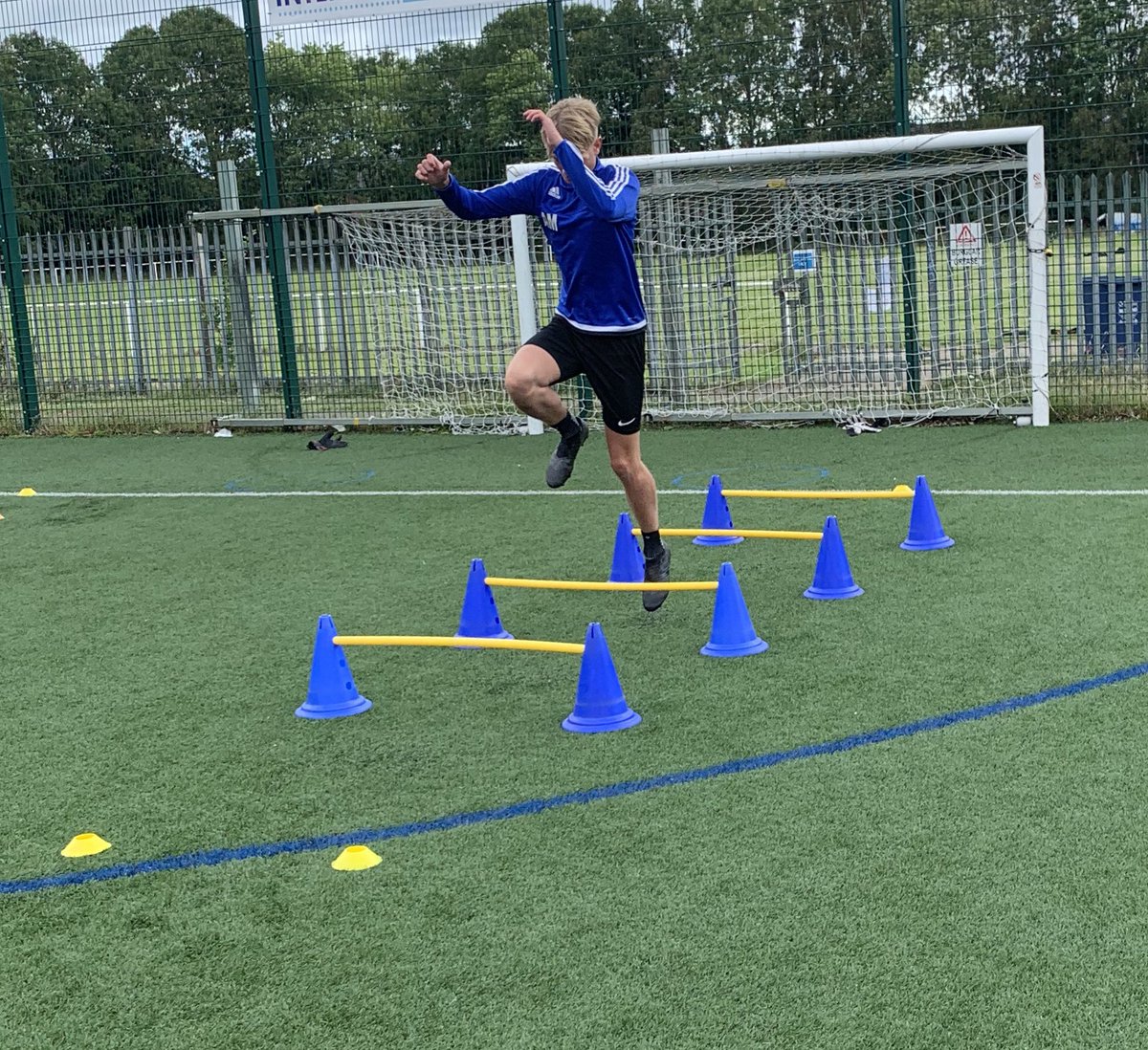 OneGloveAcadNE's tweet photo. Last week was the 1st week back for our college lads. We worked on speed, agility and co-ordination as well handing, footwork and diving.   Fantastic start for the lads @TheOneGloveCo #preseason #footwork #agility #leadwiththehands https://t.co/IlsUgI5oFl