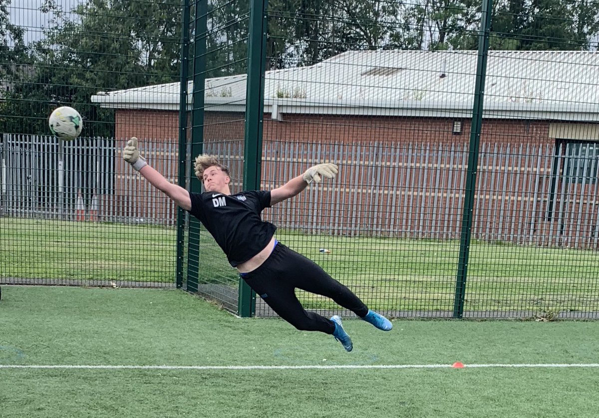 OneGloveAcadNE's tweet photo. Last week was the 1st week back for our college lads. We worked on speed, agility and co-ordination as well handing, footwork and diving.   Fantastic start for the lads @TheOneGloveCo #preseason #footwork #agility #leadwiththehands https://t.co/IlsUgI5oFl