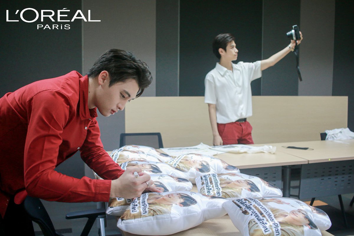 monie_an's tweet photo. OMG
So excited 
#LOrealHASerumXMeanPlan 
#ผิวเด้งฟูไฮยาลูรอนตัวท็อป https://t.co/Jz2b70AH9L