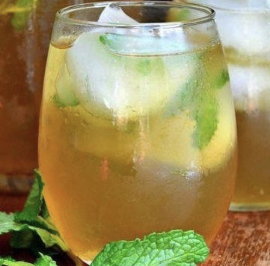 AyresdeBlends's tweet photo. El té verde, antioxidante que ayuda a bajar de peso. 😋Es una deliciosa bebida refrescante. 
🥇Ideal para este verano #especial 

https://t.co/ZBzuc5mBFg

#teverde #antioxidante #bajardepeso #bebidarefrescante #verano #BeAyres https://t.co/YjFJGlGoci