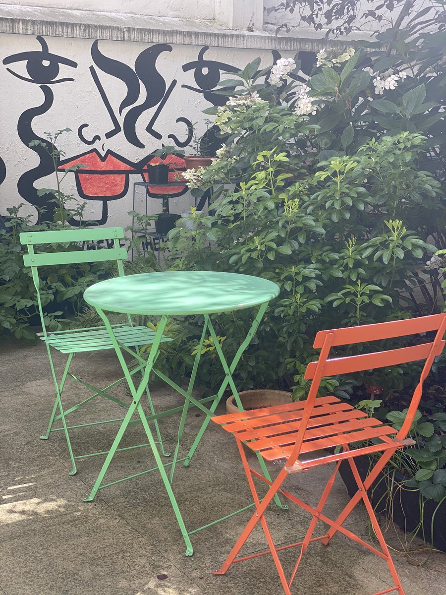 MarylebonePrjct's tweet photo. Our courtyard garden is in bloom! The perfect spot for our ladies to relax. Some of our residents have been carefully tending to our plants during lock-down... fingers crossed for a healthy crop of strawberries! 🍓 💐 🌷 💜 #gardening #relaxation #community #senseofhome https://t.co/lLAJ2SplBp
