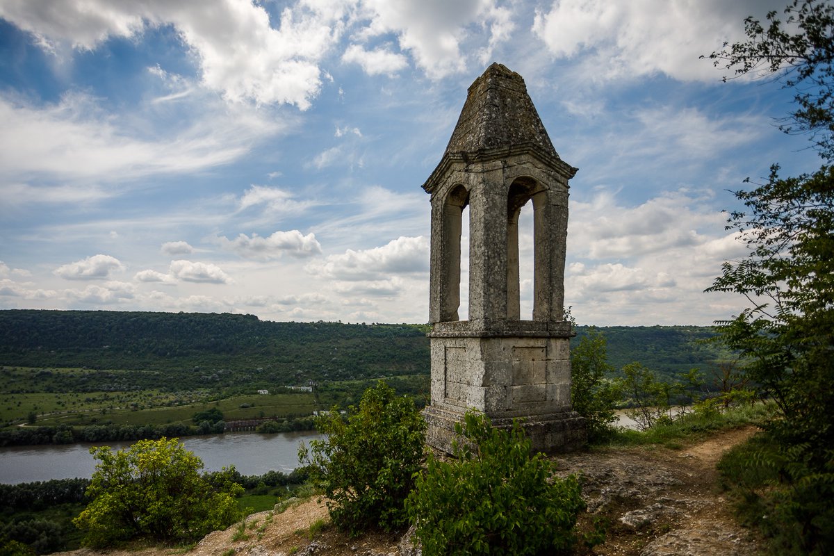 5/16 Wind tower in Stroiesti village, Ribnita, could be restored thanks to  #EU4Moldova partnership. Please support this idea and contribute to promoting  #CulturalHeritage. The tower is 5m and is located on a steep cliff near Nistru river.  https://bit.ly/2CVef6e&nbsp;