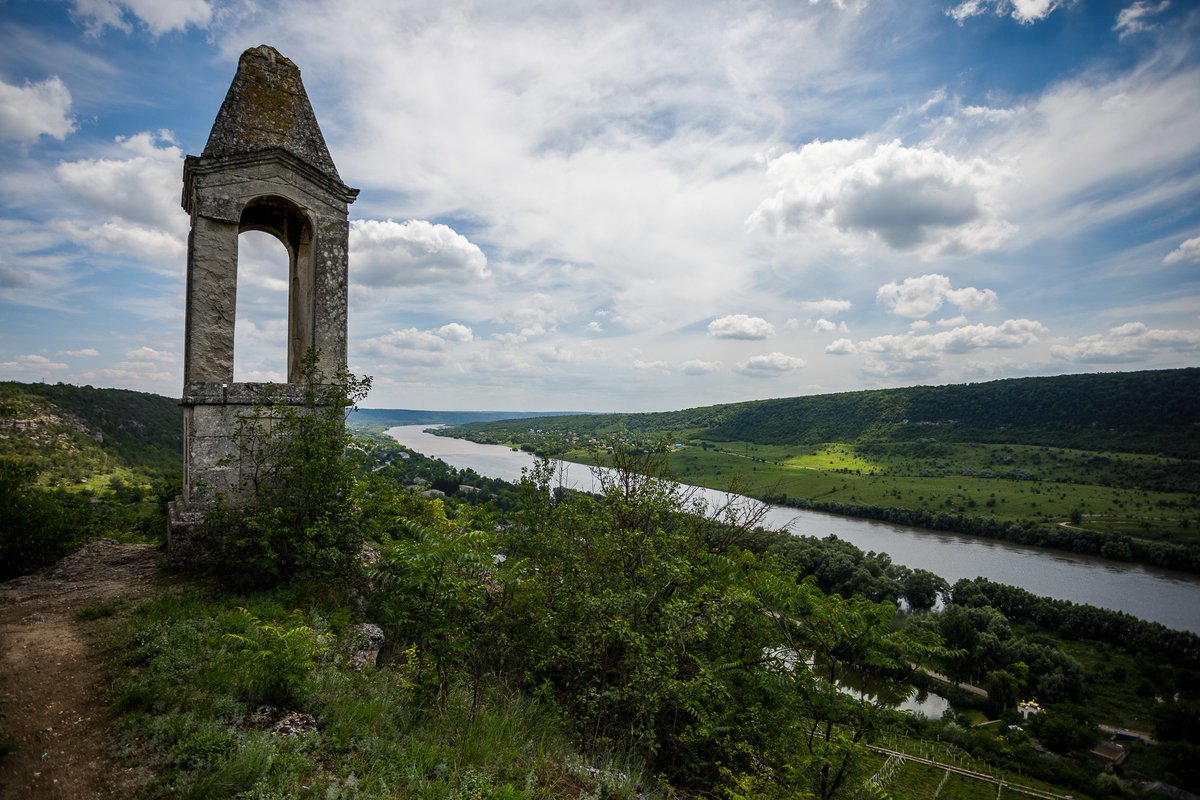 5/16 Wind tower in Stroiesti village, Ribnita, could be restored thanks to  #EU4Moldova partnership. Please support this idea and contribute to promoting  #CulturalHeritage. The tower is 5m and is located on a steep cliff near Nistru river.  https://bit.ly/2CVef6e&nbsp;