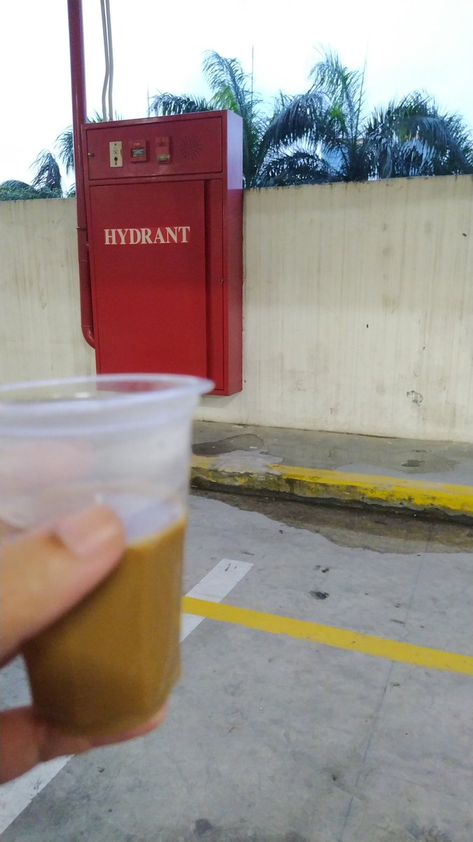 albertusario's tweet photo. Nek jajan kopimix dadi kelingan gemblakan bawah, nyore neng talud bersama @petemomol @MoyLulis 😁
Loss pikirane nyawang kali code.. Adem🍻
#ArjoLyfe #Arjourney #kopimix #senja #sore #kalicode #kangen #Jogja https://t.co/4q8A2zMgMo