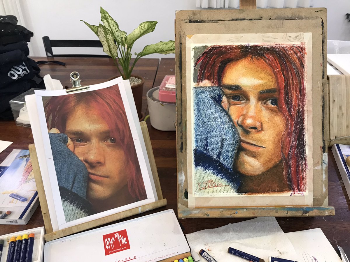 Rockqoo84's tweet photo. #아워드로잉 #원데이클라스 #오일파스텔 #커트코베인 #20200721 #ourdrawing #onedayclass #oilpastel #kurtcobain 
-
아워드로잉에서 원데이클라스로 오일파스텔을 배워보��습니다.
너무너무 쏙쏙 들어오게 알려주셔서 혼자 그릴 때 답답하던 것들이 많이 해결된 것 같아요.
곧 또 달려가겠습니다. https://t.co/yT2Amh0aMm