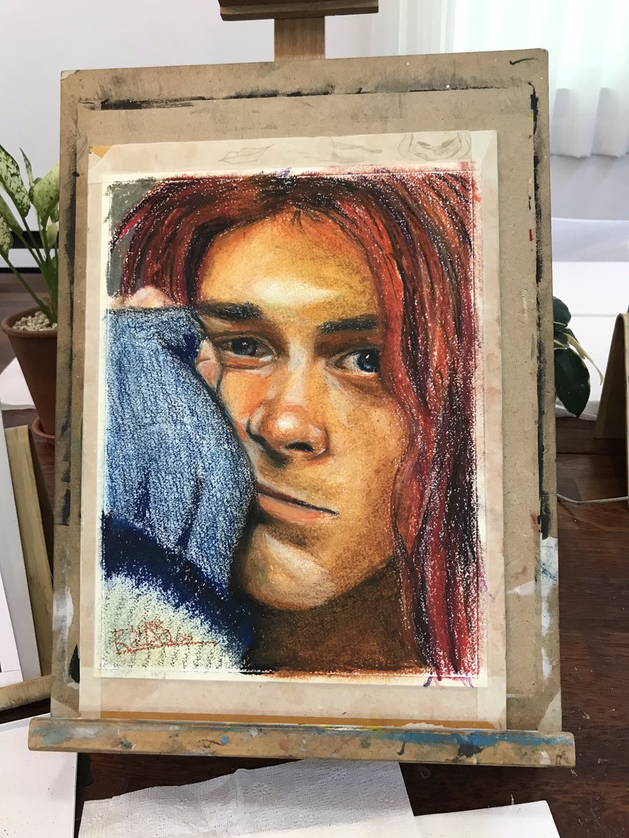 Rockqoo84's tweet photo. #아워드로잉 #원데이클라스 #오일파스텔 #커트코베인 #20200721 #ourdrawing #onedayclass #oilpastel #kurtcobain 
-
아워드로잉에서 원데이클라스로 오일파스텔을 배워보��습니다.
너무너무 쏙쏙 들어오게 알려주셔서 혼자 그릴 때 답답하던 것들이 많이 해결된 것 같아요.
곧 또 달려가겠습니다. https://t.co/yT2Amh0aMm