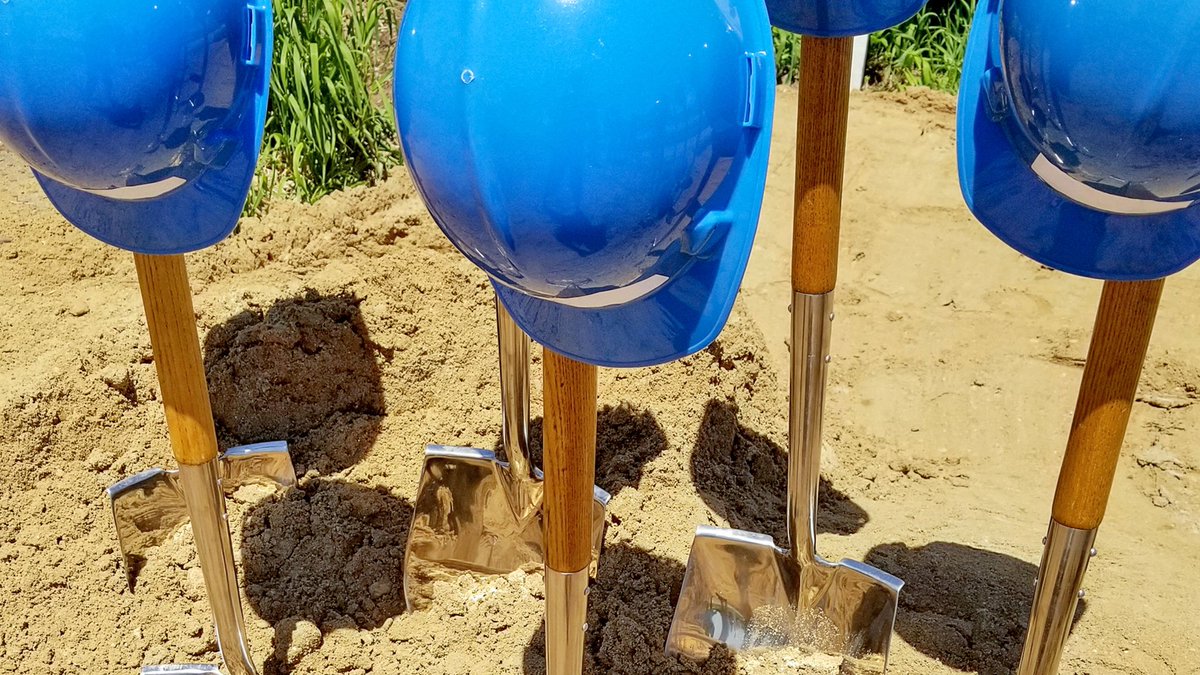 De bouwvak is begonnen! Dit houdt voor het project in dat onze aannemers de komende drie weken geen graafwerkzaamheden verrichten.
CTNed en Kabelnoord gaan door met het afmonteren en activeren van de reeds ingegraven aansluitingen.
Wij blijven de hele vakantie gewoon bereikbaar!