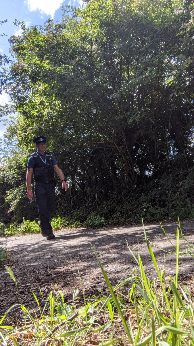 PoliceSudbury's tweet photo. More #FootPatrol🚶‍♂️in Acton Lane/Clermont Ave areas of #Sudbury Great to chat with locals en route. Really looking forward to @woodhallsudbury buzzin again and supporting them and other schools in the area helping our young people #StaySafe #OneCopStop @SuffolkPolice #PCSOSKEGGS👮‍♂️ https://t.co/tPZyL9tQdG