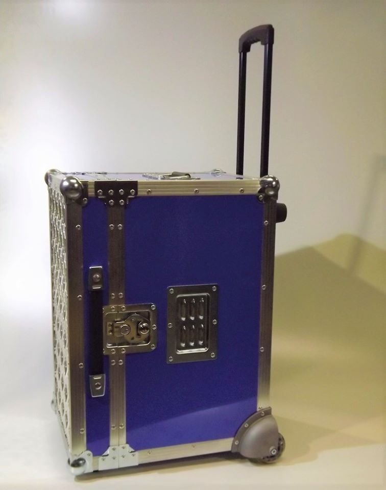 EQUI_CASE's tweet photo. Mini Case to nasza odpowiedź na potrzeby Klientów, którzy oczekiwali niewielkiej paki na akcesoria, którą można bez problemu zabrać ze sobą w trasę :)
Choć jest mniejsza od naszych standardowych rozwiązań, to wykonujemy ją z najwyższą jakością 👌
https://t.co/r1melgc8UF https://t.co/KITfMbVqK8