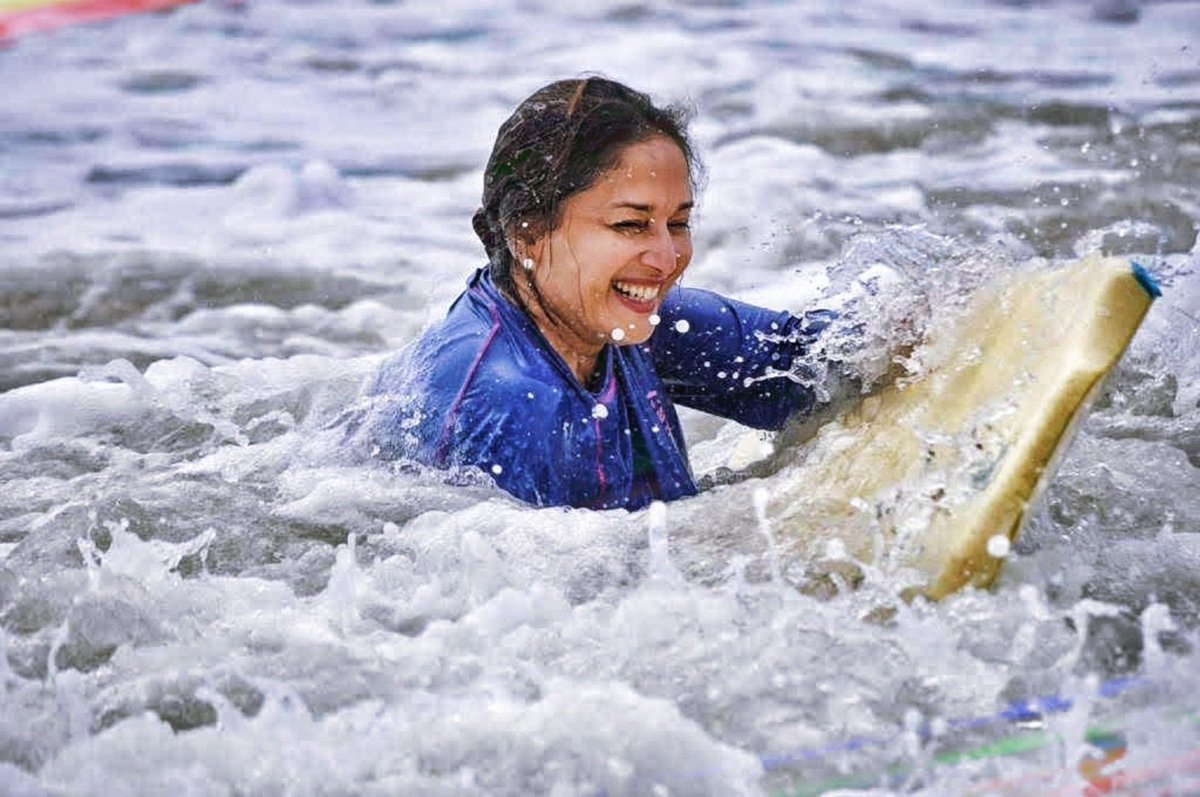 MadhuriDixit's tweet photo. Take me back 🏄‍♀️🌊
Experiences shape us into who we become. Let's use this time in lockdown to create unique experiences for ourselves &amp; our loved ones. Learn a new skill, solve puzzles, cook a meal... Once the world opens up remember to always choose #ExperiencesOverThings ⚡ https://t.co/WkYXvNp2rG