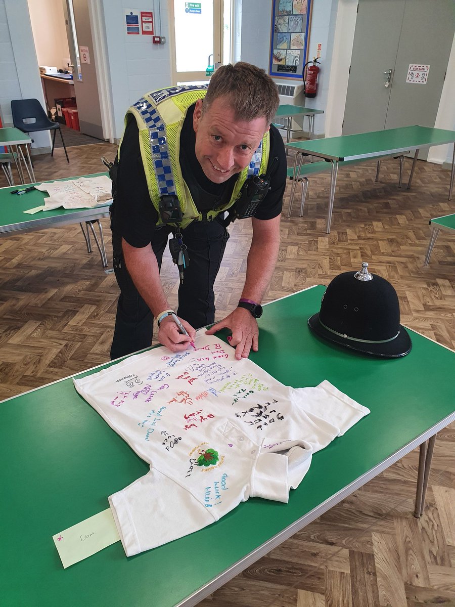 DavidCa69831622's tweet photo. Thank you to @enfield_academy for inviting me to their Year 6 leavers. Good luck to all students and our Mini Police officers. Enjoy your summer holidays and #StaySafe @HumberbeatNEL https://t.co/5CmSSPCzqM