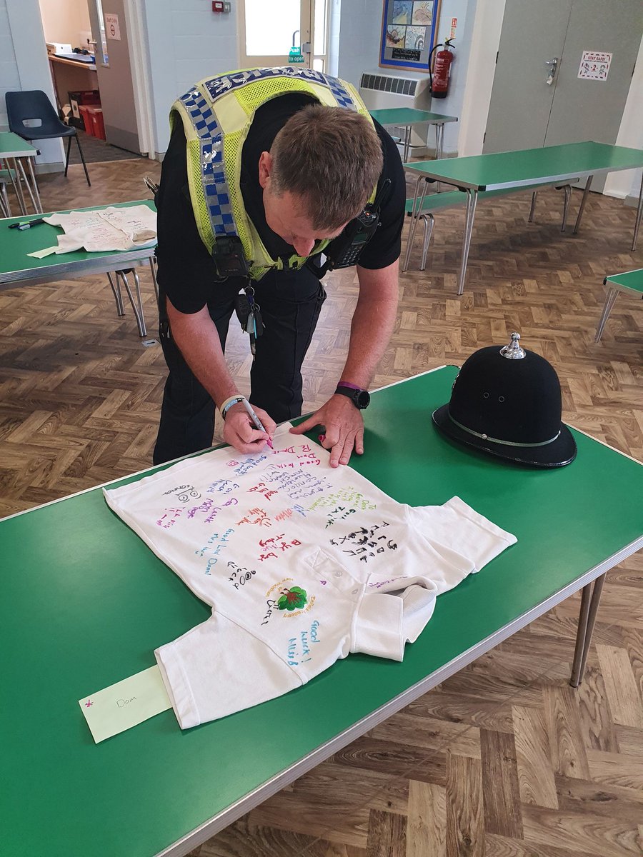 DavidCa69831622's tweet photo. Thank you to @enfield_academy for inviting me to their Year 6 leavers. Good luck to all students and our Mini Police officers. Enjoy your summer holidays and #StaySafe @HumberbeatNEL https://t.co/5CmSSPCzqM