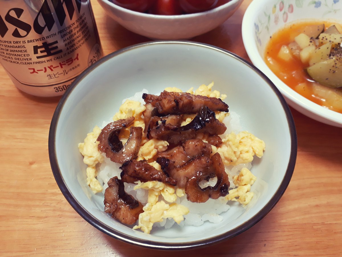 魚春 マコ いつも行くスーパーの店頭で鰻蒲焼の実演販売をしていた いい匂い 一尾3 218円 別に鰻でなくてもいいじゃ ない ってことで今夜のアテは刻み穴子でミニ穴子丼 なかなかいける 土用の丑の日 晩酌