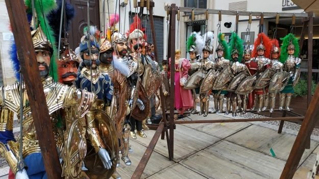 GDS_it's tweet photo. Riapre il #teatro dell'#OperadeiPupi: "Tradizione che vive nel cuore dei siciliani" https://t.co/IUV8ETsKh6 https://t.co/a8baZtH8SC