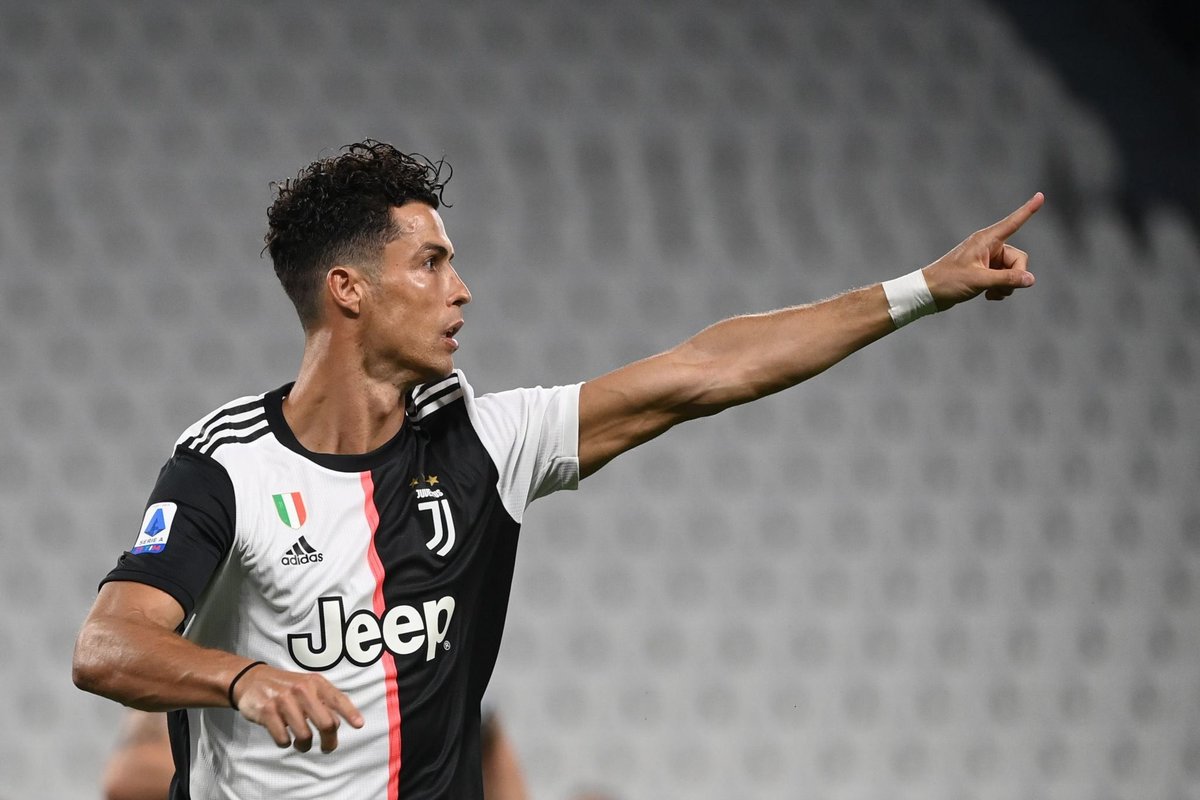 EduAguirre7's tweet photo. Datos del MEJOR DEL MUNDO: 

- 45 goles en 48 partidos para CR7 esta temporada. 

- 30 goles en 30 partidos en la Serie A. 

- A 4 goles (a falta de 4 partidos) de Lewandowski por la Bota de Oro

-Único en la Historia en marcar más de 50 goles en Premier, Liga y SerieA https://t.co/8YffYgHMPz