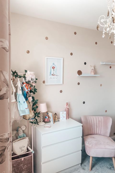 BluebellHomes's tweet photo. We love seeing how the homes we build come to life once people move in. Thanks to https://t.co/Hg4eH2jPeS on Instagram for this look inside their family home in #Lydney #RealHomes #InteriorInspo #dreambedroom https://t.co/RM9BuDbnaT