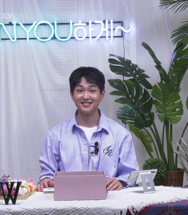 everyjongday's tweet photo. We missed you so much, there’s tears in my eyes ❤️

I love you so much jinki #ONEW1STLIVE https://t.co/pyfCASgCMK