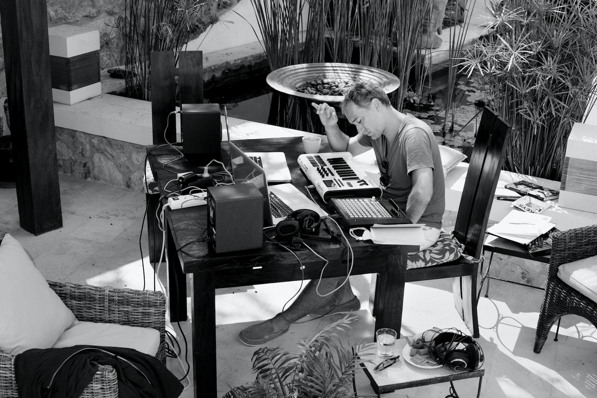 PAULVANDYK's tweet photo. Music is the art of thinking with sounds.

Pre-order #GuidingLight now on https://t.co/Ha7QQUc7X1