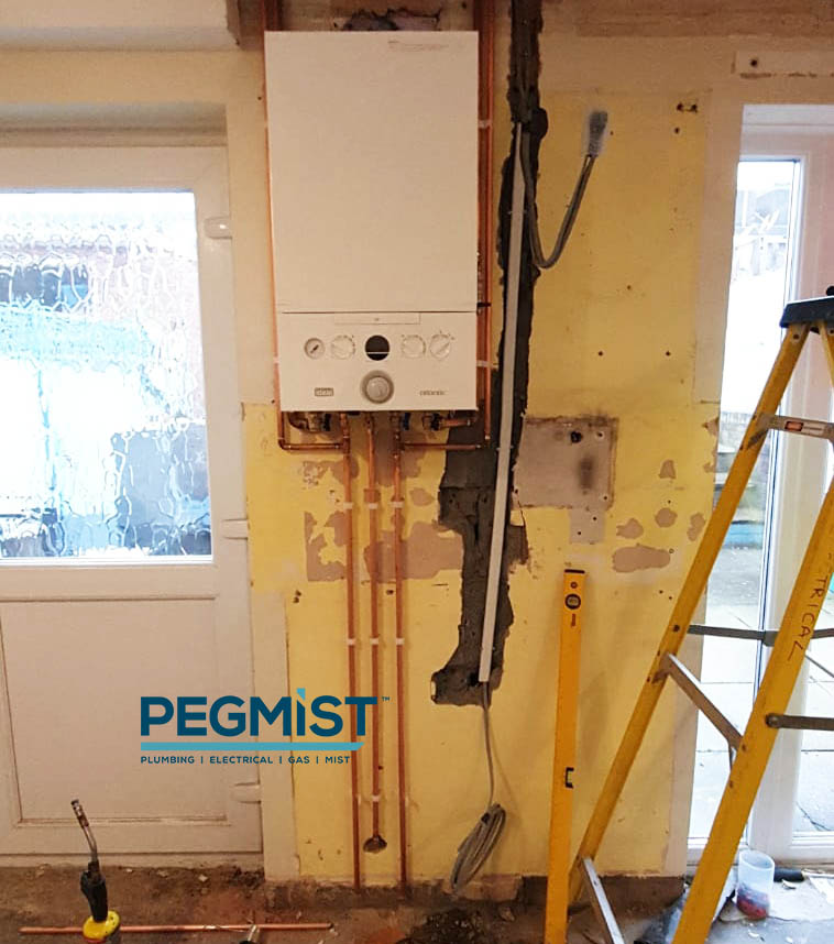 pegmist's tweet photo. There's no installation job that's too difficult for our team 😁

#centralheating #heatingengineer #heatinginstaller #plumbing #plumber #boiler #boilerinstallation #boiler #boilerfit #boilerfitter #boilersystem #cardiff #cardiffplumber #southwales #copperpipes #pipes https://t.co/eEiRLES8Jb